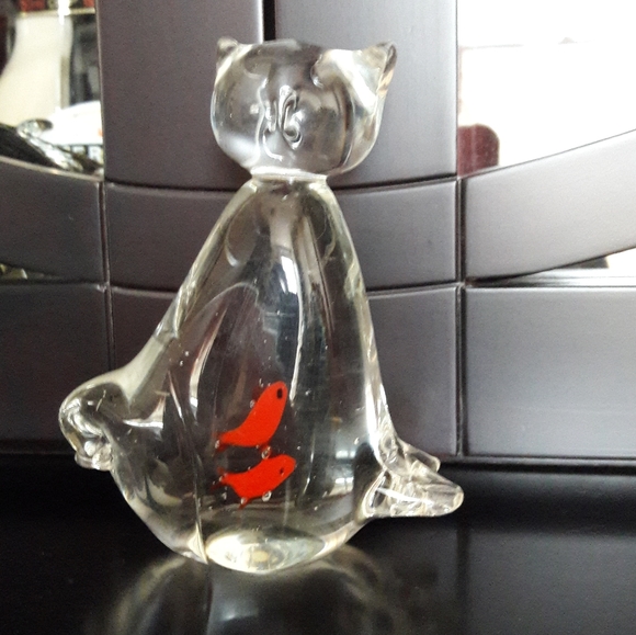 Handblow Glass Cat Figurine with two gold fish. - Picture 4 of 5